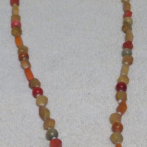 COLORED WOOD BEAD UNIQUE SHAPE NECKLACE